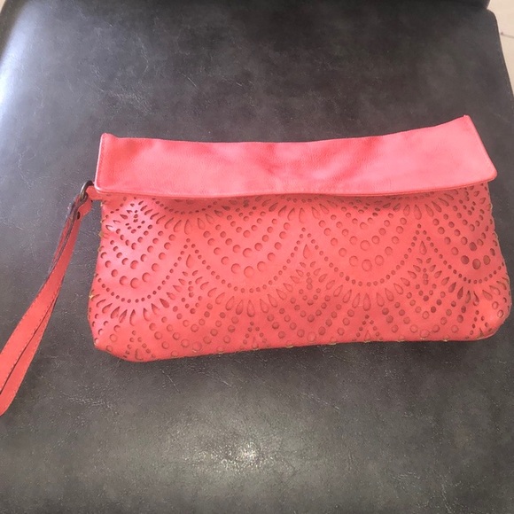 American Eagle Outfitters Handbags - American eagle Small wristlet clutch